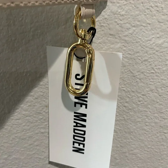 Steve Madden Ivory Card Case with Gold Hardware - Picture 2 of 7